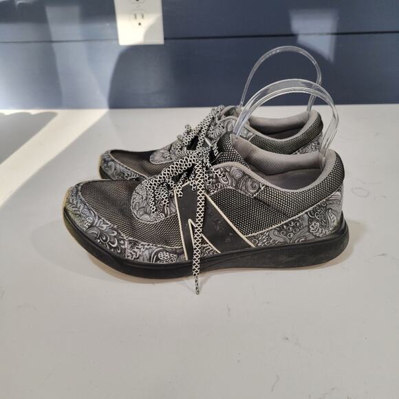Traq by Alegria Qarma Sneaker In Wild Child Black and White Walking Snea… - Picture 3 of 15
